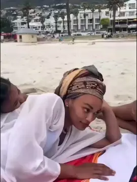 It's December 😇🎉🎊 #fyp #foryoupage #december #dance #vibes 