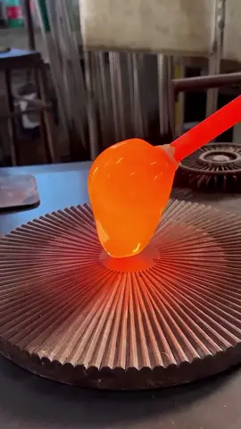 USA Glass blowing art. #MetalWorks #SatisfyingArt #ArtCollecting #BlownGlass #TrendingUSA 