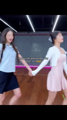 happy IVE day🥹 glad to say i was here since the start💗💗 #ive #ive_4th_anniversary #fyp #wonyiveeu 