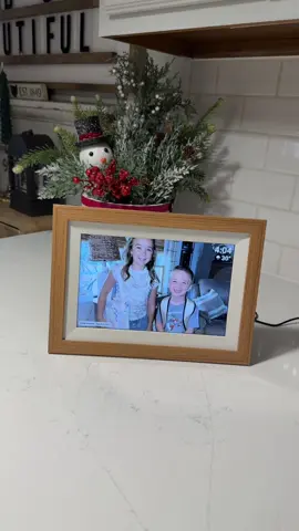 this digital frame is the perfect gift!  #pictures #tiktokshopblackfriday #tiktokshopcybermonday #tiktokshopsuperbrandday #superbranddaybfcm 