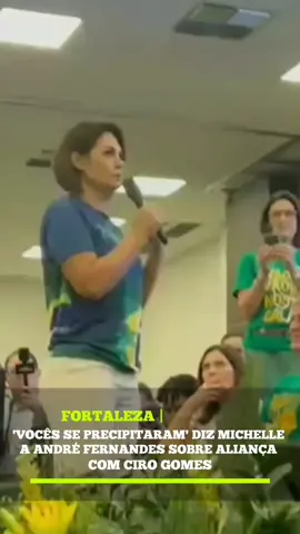 Durante evento em Fortaleza neste domingo(30), Michelle Bolsonaro (PL), criticou o deputado André Fernandes, e seus aliados no Estado, afirmando que eles 'se precipitaram' sobre aliança com Ciro Gomes (PSDB).  A fala ocorreu no lançamento da pré-candidatura do senador Eduardo Girão (Novo)