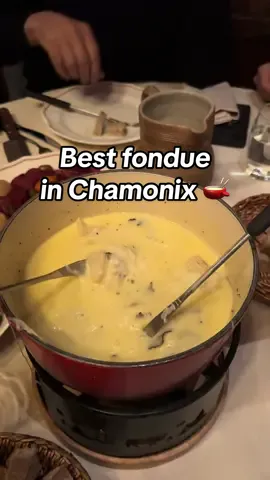 Fondue time at La Calèche restaurant ! 🤤🫕 #raclette #chamonix #winter #switzerland🇨🇭 