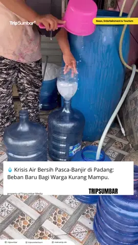 💧 Krisis Air Bersih Pasca-Banjir di Padang: Beban Baru Bagi Warga Kurang Mampu. . Setelah rumah terendam, kini warga harus berjuang mendapatkan air bersih. Melihat sebagian orang menjual air sumur di tengah kondisi ini sungguh memprihatinkan. Bagi yang terdampak parah, membeli air setiap hari bukanlah solusi. Akses finansial mereka terbatas. 📢 Tolong, berikan kami kejelasan! Sampai kapan kondisi ini akan berlangsung? Apa solusi jangka pendek dan panjang dari pemerintah daerah? Kami butuh kepastian, bukan janji. #padang #tripsumbarmedia #krisisairpadang #banjirpadang 