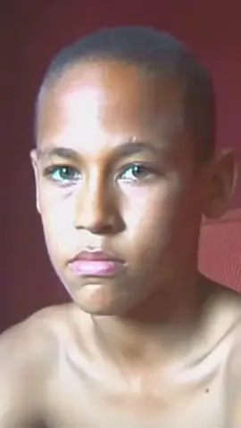 🔥 De Santos al Barça, un sueño hecho realidad… « ¿Cómo te llamas? » — Neymar. 5 segundos para decir su nombre… y toda una carrera para hacerlo LEYENDA. 🌟⚽️ Regates, magia y goles inolvidables… un artista del fútbol. 🎨✨ ¡Obrigado, Ney! El fútbol es más bonito contigo 💙❤️🇧🇷 ¿Cuál es tu momento favorito de Neymar? 👇🔥 #Neymar #NeymarJr #BarçaLegend #SantosFC #FutebolArte 