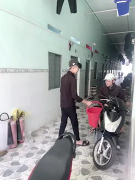 nhỏ khóc sướt mướt luôn🤣