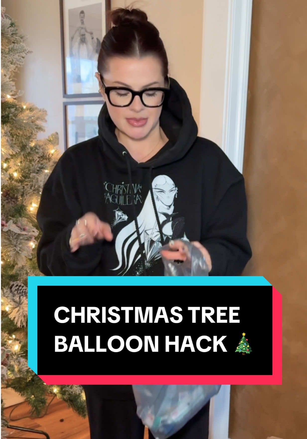 STOP WHAT YOU’RE DOING and go buy metallic balloons for your tree 🤯🎄video cred @PopUpBalloons #christmasdecor #holidays #christmastree 