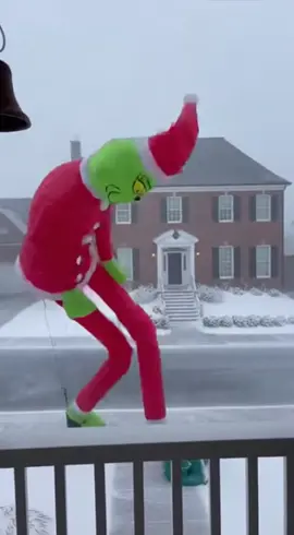 Snap yo fingers #christmas #decoration #grinch #fyp #sora 