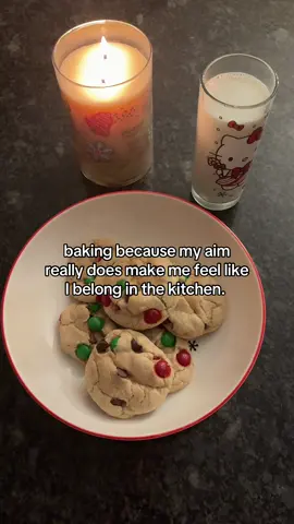 went back to my homeland (kitchen) to bake some cookies 🍪🎄🫶🏻 #counterstrike2 #cs2memes #gamermemes #GamerGirl #twitchstreamer 