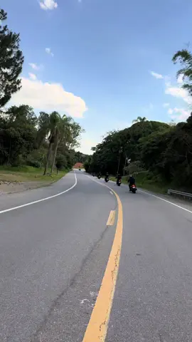 Nada de rotina, só estrada, vento na cara, risada e liberdade. A gente nem tava preparado… mas acabou vivendo um dos rolês mais mágicos da vida. Voltar pra casa? Só se for com mais histórias pra contar. 🤟🔥 @Rodrigo @Allbertoabreu46 @allbertoabreu_ @guilherme xavier @Cleber Antonio Bacelar 