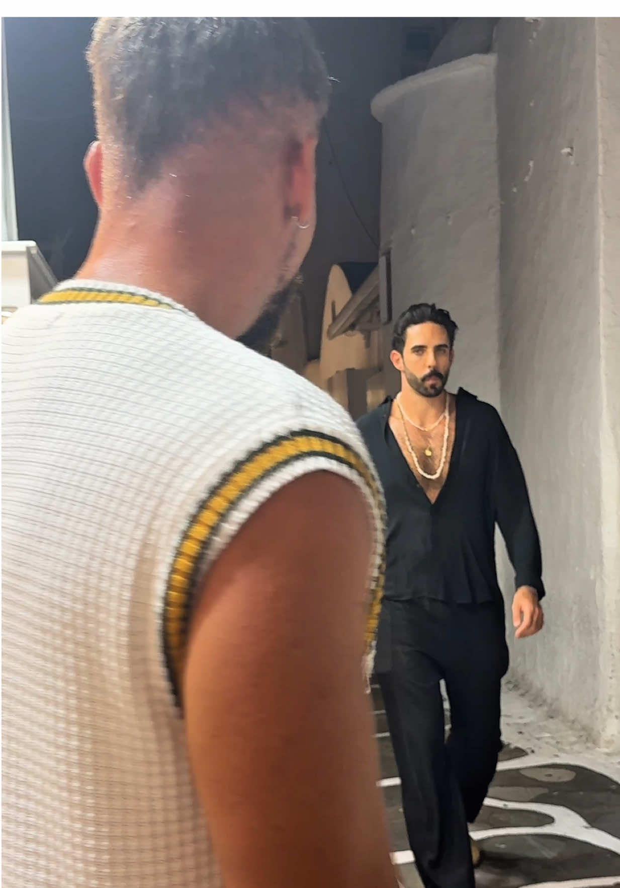 Thought I had game in Mykonos… turns out the only thing falling for me was the wind. 😂💨💙 #mykonos #oops #singlelife #Lifestyle #flirtfail 