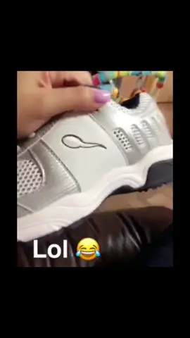 Mami estrenando nuevos shoes  😆 #lol #newshoes #mami #tennisshoes #funny 