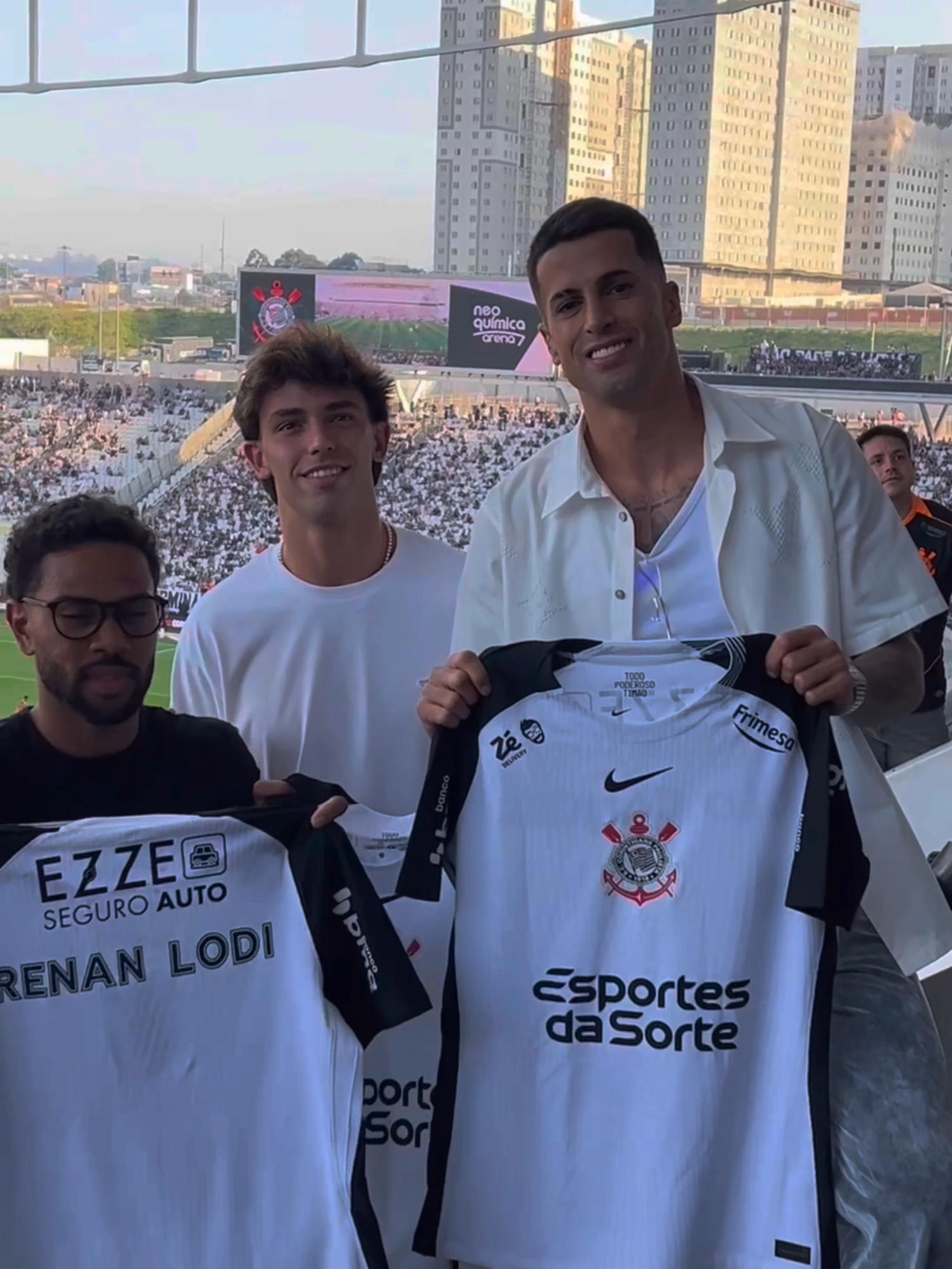 João Cancelo, João Félix e Renan Lodi estiveram hoje na Neo Química Arena, ao lado do nosso #FilhoDoTerrão Wesley. #NeoQuimicaArena #VaiCorinthians  #TikTokEsportes #TorcidaTikTok