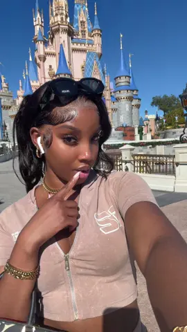 #fyp #kelly #viral #disneyworld 