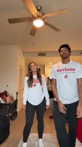 peep kalifa in the back 😭