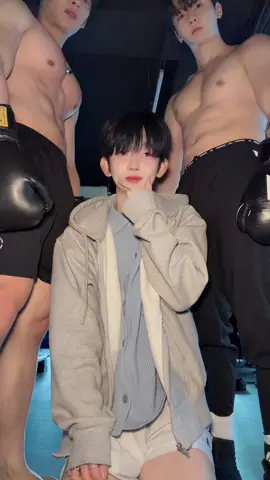 헬스장 아르바이트 일 시작 @DAWON @SEWON🖤 #징크스 #bl #jinx #kimdan #sechan 