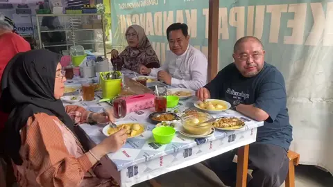 Ke Dapil Dulu Kita... Serap aspirasi rakyat itu penting, makan enak itu nikmat alhamdulillah... Salam Sehat, Bugar Sepanjang Usia... #pks #habibaboe #banjarmasin #dprri #kalimantanselatan 