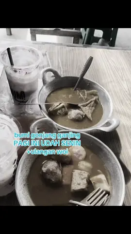 bukan ny bljar malah bukak tiktok 😌#seninulangan #senin #ulangan #kata 