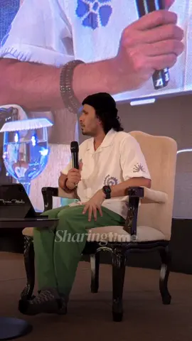 Dengan sakinah, mawaddah, dan rahmah yang terus dijaga, insyaAllah rumah tangga akan bertahan utuh hingga akhir hayat.🕊️✨ 〰️〰️〰️〰️〰️〰️〰️〰️〰️〰️〰️〰️〰️〰️〰️ Jadwal sharing time UHA insyaallah: 7 Desember: MAKASSAR 21 Desember: PADANG 18 Januari: PONTIANAK 25 Januari: KENDARI Cara daftarnya di website ➡️ sharingtimeuha.com 😊 #sharingtime #hananattaki #ayahamanah #padang #kendari 