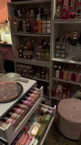 Moment of silence to take in this beauty 🤏🏾🎀#roommakeover #fyp #perfumetiktok 