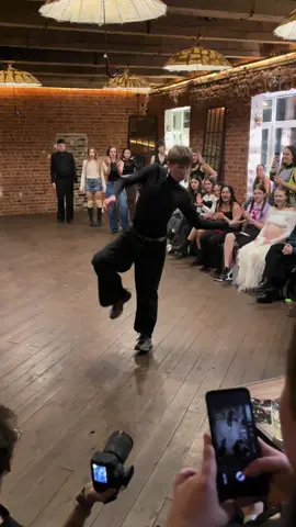 я ору с этого звука. inst:deniiisoviiich