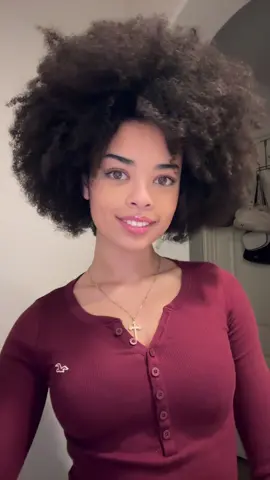 Me and my millennial pause against the world #fyp #tongue #curlyhair #jeankirstein #hollister 