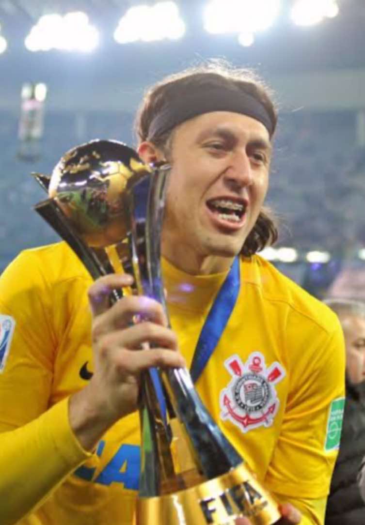 MANO… essa defesa do Hugo arrepia! 🧤🥹 Na mesma hora lembrei do Cássio… do nosso paredão gigante… E bateu uma saudade enorme da época em que o Corinthians fazia a gente sonhar alto e GANHAVA tudo..🥺🔥 #corinthians #cassio #corinthians2012 #mundial2012 #vaicorinthians 