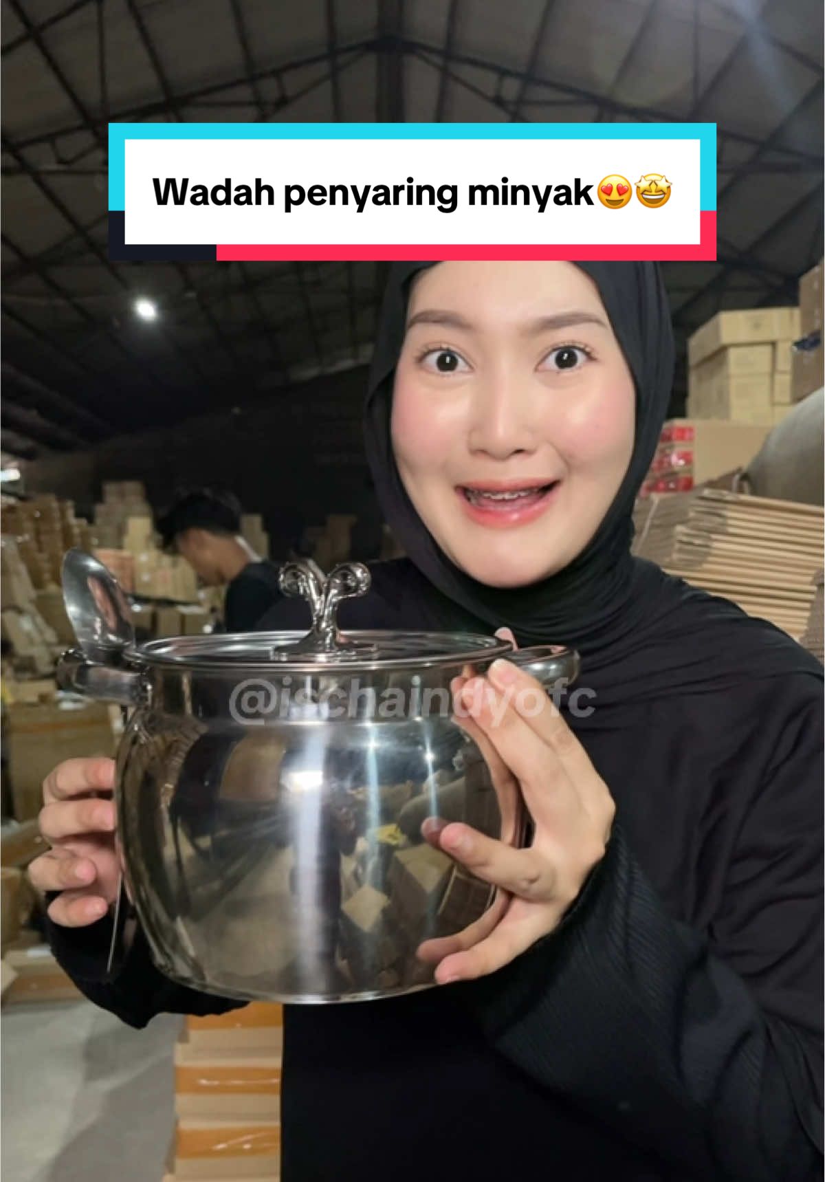 Wadah penyaring minyak serbaguna bahan stainless🥰 bisa untuk memasak kapasitas 2,5L free sendok sayur😍🥰 #indytiaras_ #cucigudang #stainless  #ischaindyofc #hargaambyar 