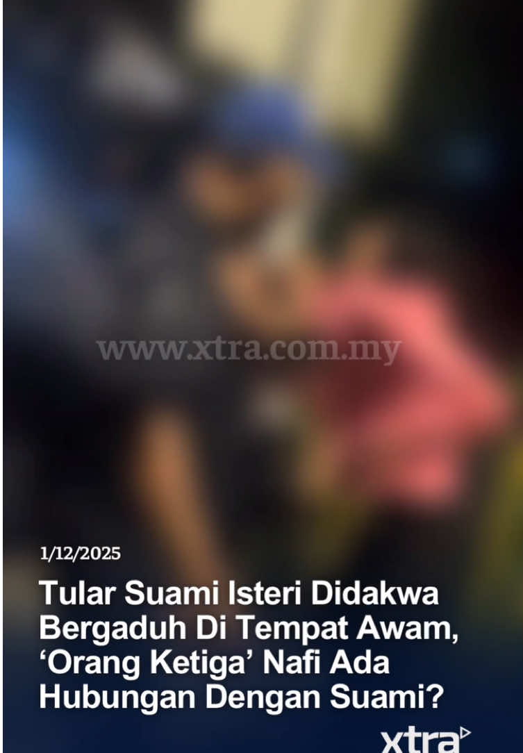 Tular satu insiden tegang di mana sepasang suami isteri yang sedang bergaduh di tempat awam. Turut mencuri perhatian ialah 'orang ketiga' yang berada di situ, dan tidak mengaku hubungan sulitnya dengan si suami itu. #fyp #xtra #suamiisteri #gaduh #orangketiga 📹: sxdfraud