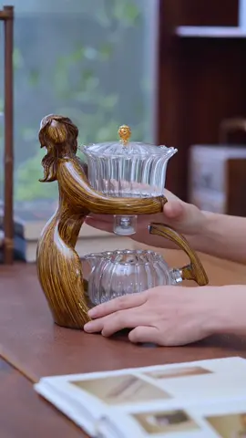 Chén trà nghi ngút khói Đủ ấm một chiều đông Hương sen bay khẽ lối Lòng chợt thấy bình yên. #amtra #uongtra #xuhuong 