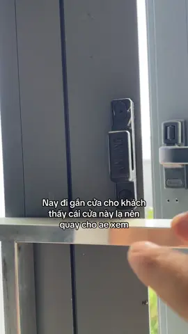 Nay đi gắn cửa cho khách thấy cái cửa này lạ nên quay cho ae xem#xuhuong #truongtiennhomkinh #xingfanhapkhau #cuanhom #xingfa 