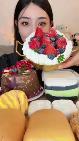 #kwaiyumm #asmr #mukbang #cake #fyp 