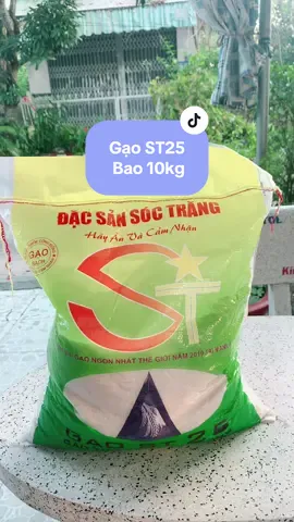 Nhà anh chị mình hay ăn gạo dẻo, mềm, thơm cơm thì chốt ngay bao gạo ST25 này về ăn nha. Hàng loại 1, ăn mềm dẻo, thơm cơm, lại được giá hời nữa. Săn ngay 1,2 bao gì ăn liền nha #gaost25 #gaosach #gaongon #trending #xuhuong 
