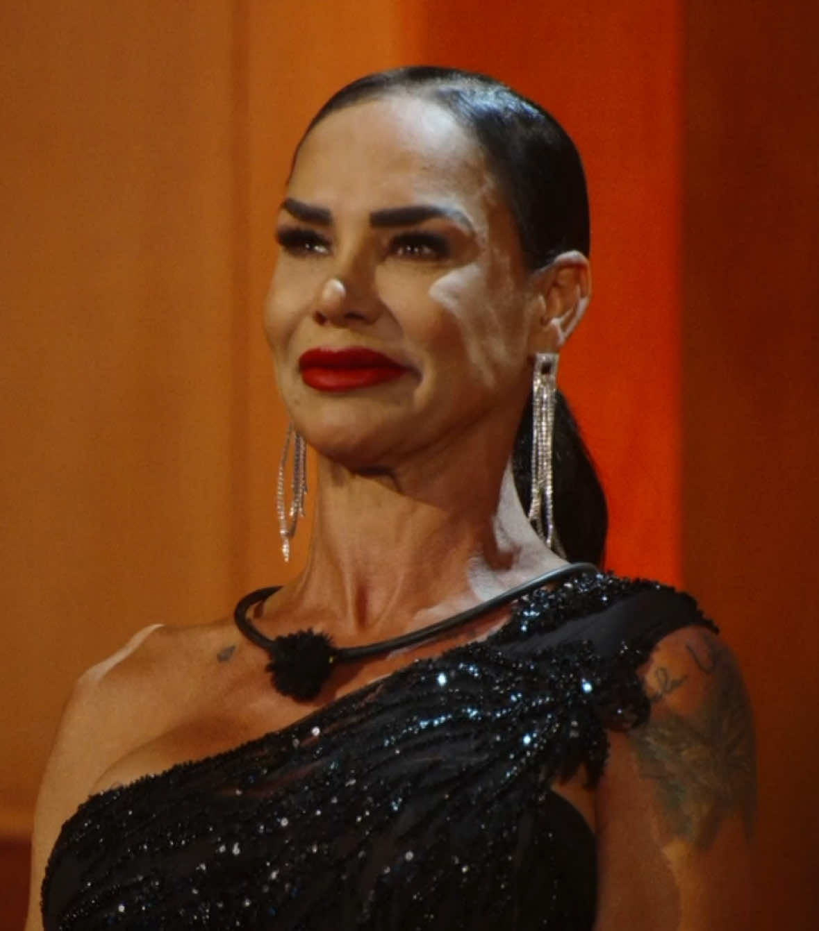 Esta gala definirá al séptimo eliminado de mi granja… Pero antes, prepárense, porque mis nominados tienen mensajes especiales.  ❤️‍🔥👀 📺 #LaGranjaVIP EN VIVO AHORA 🐓 Lunes a viernes 9:00 p.m. por #AztecaUNO Domingo La Gala 8:00 p.m. por Azteca UNO. 🌾 Transmisión 24/7 en ##DisneyPlus, experiencia completa.