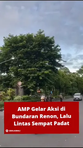Aliansi Mahasiswa Papua Kembali mengelar aksi di Bundaran Renon Denpasar. Senin (01/12) Aliansi Mahasiswa Papua (AMP) kembali mengelar aksi di Bundaram Renon, Denpasar. Bahkan aksi kali ini di mulai pada pagi hari, beruntung Pihak Kepolisian bersama Pecalang dari Desa Adat sudah sigah dalam melaksanakan Pengamanan. Diimbau kepada masyarakat yang akan melintas seputaran lokasi harap lebih bersabar, karena terjadi sedikit kepadatan kendaraan yang melintas. . Via: ig/ceritabaline #sekilasbali 