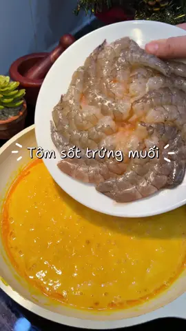 Tôm sốt trứng muối ăn kèm bánh mỳ thì siêu dính rồi nhỉ #sottrungmuoi #sotthanh #xuhuong #xuhuongtiktok 