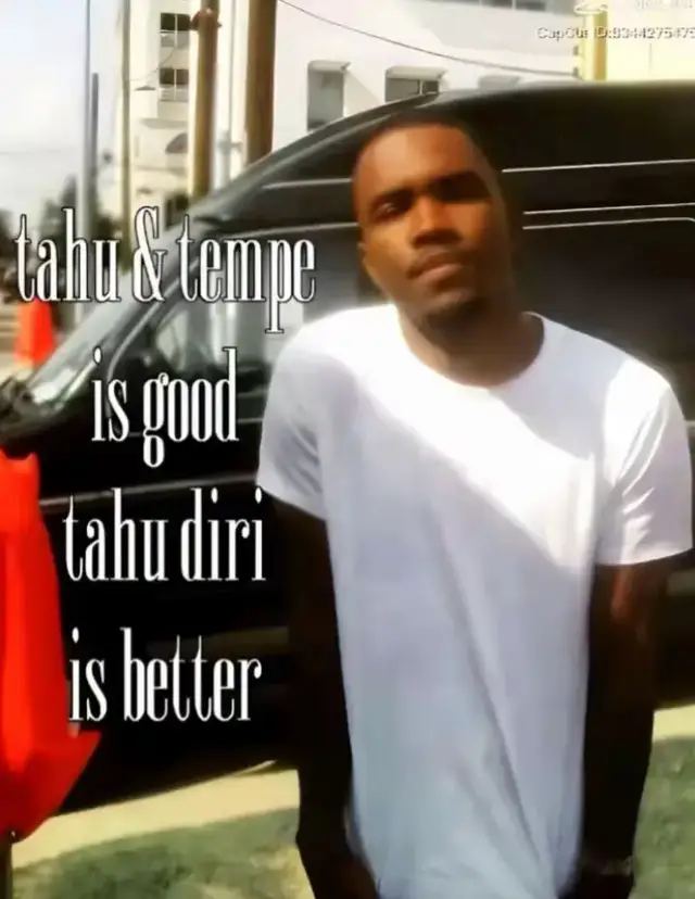 bahan-bahan 6 sdm terigu 2 sdm gula 1/2 sdt baking powder 1/2 sdt baking soda 200 ml susu cair 1 btr telur 2 sdm margarin,lelehkan sejumput garam topping keju parut gula untuk taburan mentega untuk olesan nutella skm CARA MEMBUAT 1 campur terigu,BP,gula dan garam 2 kocok telur dan margarin cair (yg sudah di dinginkan) 3 tuang kocokan telur ke dalam bahan terigu,tambahkan susu cair aduk rata,diamkan adonan kurleb 30-40 mnt 4 panaskan teflon dgn api kecil,masukkan baking soda ke dalam adonan,aduk rata 5 tuang ke dalam teflon ratakan pinggirannya,tunggu sampai atas adonan setengah mateng taburkan gula 6 tunggu hingga matang,angkat,olesi mentega lalu beri toping keju,nutella & SKM SELAMAT MENCOBA #fyp #carabuatmartabak #fyp #fyppppppppppppppppppppppp 