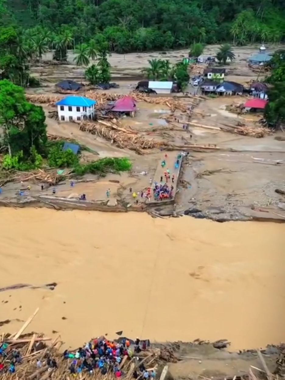 Desa Garoga jadi Sungai Warganya banyak yang hanyut dan sebagian jasadnya belom di temukan😭😭😭 #fyp  #pyfツ  #tapselmandailing  #tranding  #viral 
