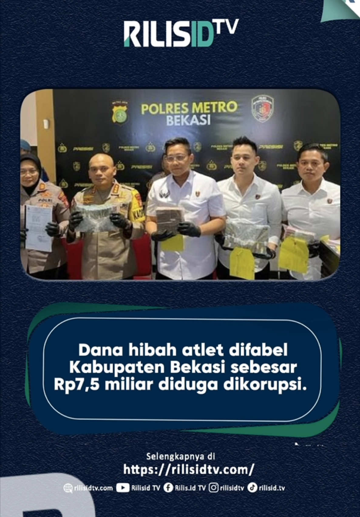 Dana hibah atlet difabel Kabupaten Bekasi sebesar Rp7,5 miliar diduga dikorupsi.  Kasus ini berawal dari laporan masyarakat yang masuk ke polisi pada 13 Agustus 2025. Setelah melakukan penyelidikan, polisi menetapkan dua tersangka, yaitu KD selaku Ketua NPCI Bekasi dan NY sebagai bendahara. KD diketahui menggunakan sebagian dana hibah tersebut untuk keperluan kampanye, sementara NY memakai dana lainnya untuk membayar angsuran mobil.  Untuk menutupi penyimpangan tersebut, kedua pelaku membuat laporan kegiatan palsu seperti membuat berbagai kegiatan seleksi, perjalanan dinas, belanja alat-alat cabang olahraga dan belanja modal perlengkapan kesekretariatan palsu Atas perbuatannya, kedua tersangka dijerat Pasal 2 ayat (1), Pasal 3, Pasal 8, dan Pasal 9 UU No. 20 Tahun 2001 tentang Pemberantasan Tindak Pidana Korupsi, dengan ancaman minimal 1 tahun dan maksimal 20 tahun penjara. #difabelindonesia #atlet #korupsi #indonesia 