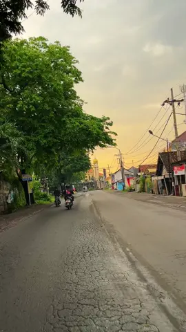 Dak keroso ya der, tiba-tiba wis desember aja.  ikuti akun ini untuk update vibes-vibes Gresik lainnya.  #fyp #cerme #gresikselatan #gresik24jam #gresikvibes