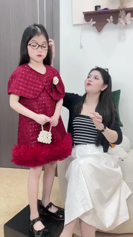 Set váy cho bé đẹp lắm #vaychobegai #taphoaquynhhoa #sieusaleblackfriday #tiktokshop #xuhuong 