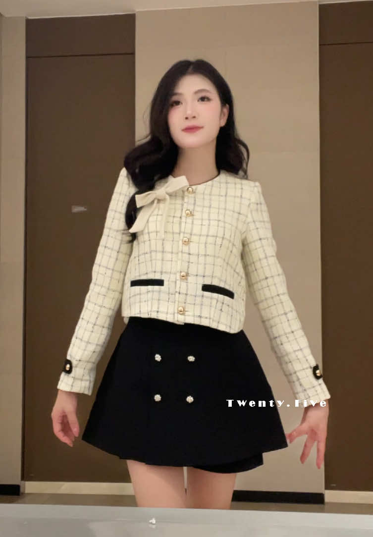 Chiếc áo siu hot của nhà Twenty.Five đã về hàng rùi, nàng nhanh tay nha ạ 🥰.  #twentyfiveofficial #twentyfivedesign #setthudong #moingaymotoutfit #settieuthusangchanh 