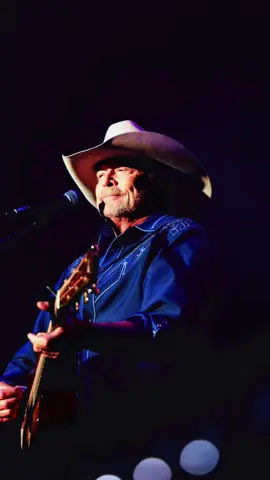 Life’s better when you slow down and enjoy the ride — sit on the porch, drink some coffee, and count your blessings.#AlanJackson #country #classic #GoodTime #throwback 