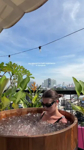 My second ice bath in Bangkok 🧊🇹🇭 I felt extremely comfortable :) I love challenging myself, and my body is well-trained to stay in the cold longer than the average person. But please listen to your own body first — 2–3 minutes are more than enough to get all the benefits 🫶🏻 #Bangkok #ThailandLife #IceBath #ColdTherapy #WellnessJourney