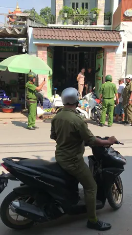 Cũng là con người , con dân đất nước VN mà sao làm khó nhau quá vậy