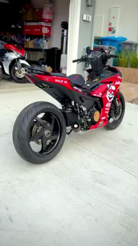 @Jollibee USA 😁🇺🇸🇵🇭 baka naman free chicken naman jan 😅