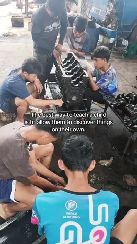 Teach them young 💪🛠️ Beginning week 2 with motivated and dedicated trainees! 🌟🤗 #automotive #automotivestudent🔧🛠 #ojt #internship #fyp 