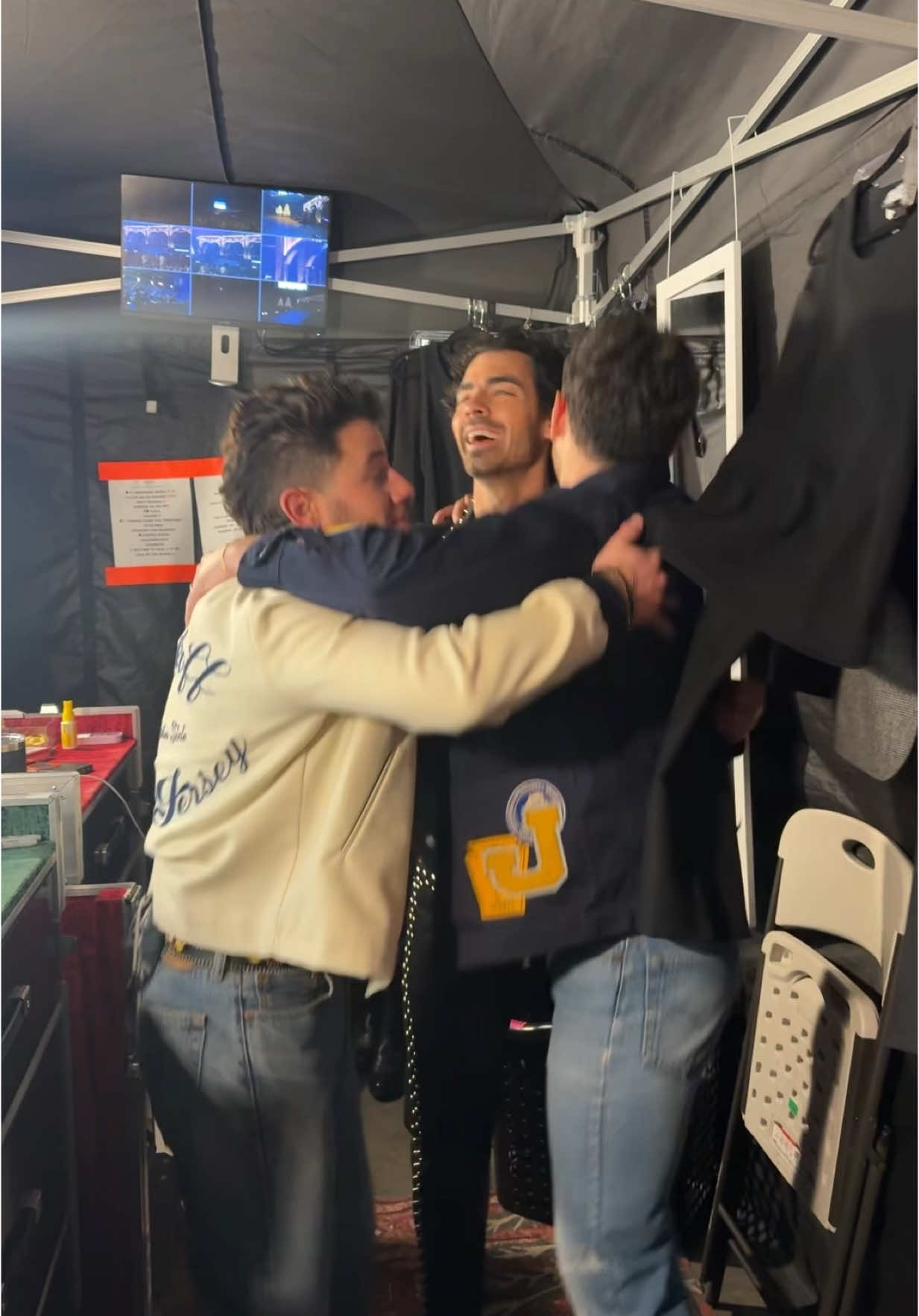 pre show when you are in a band but also you are brothers 😘😘😘😘