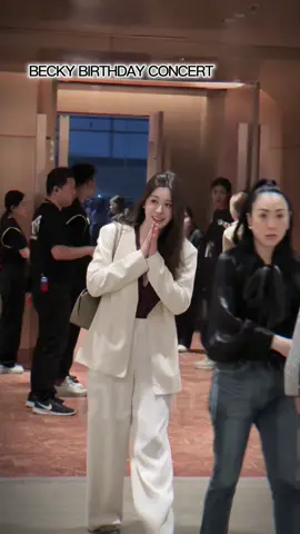 Đánh giá cao sự đu cà thơi của Bambi luôn đó #BamSaralee #fulfilltheseries #OomBam #Namtanfilm #beckyarmstrong 