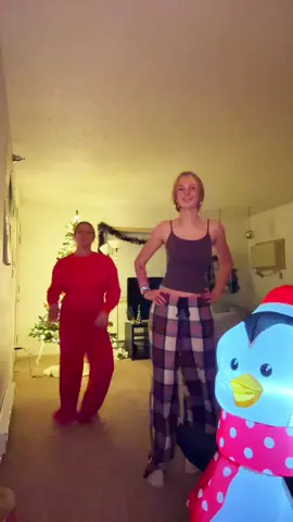 @frostythepenguin #fyp #christmas @SQUID🧚‍♀️ 