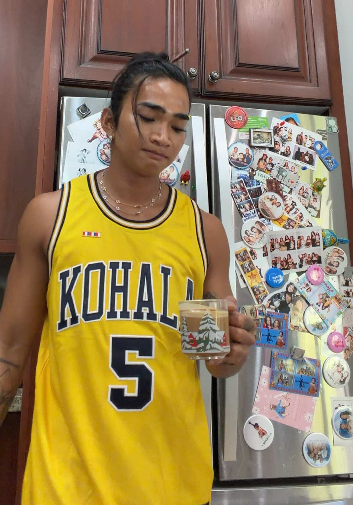 It’s suppose to be a 🖤 but it’s ☯️